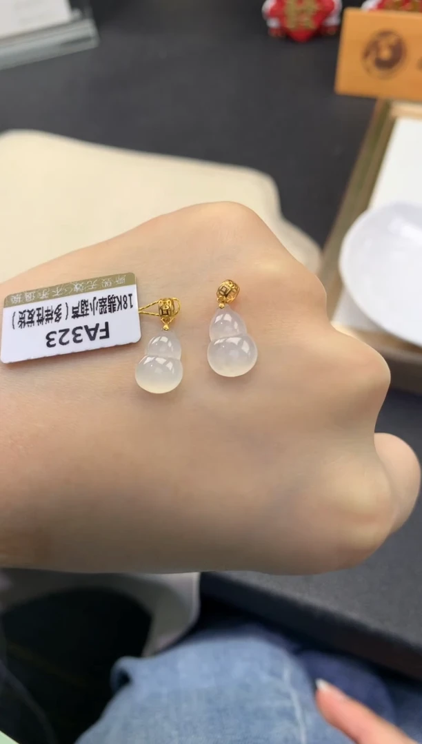 【闪购商品】翡翠吊坠(赠链)18K金镶嵌FA323葫芦多样性发其一赠皮绳