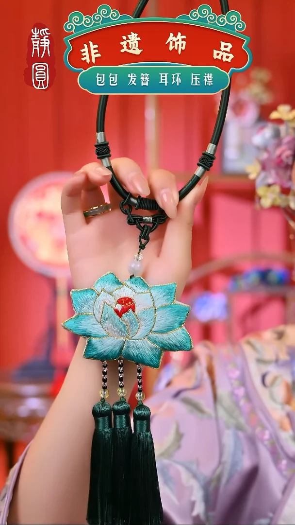 【闪购商品】织绣墨绿色莲花项圈