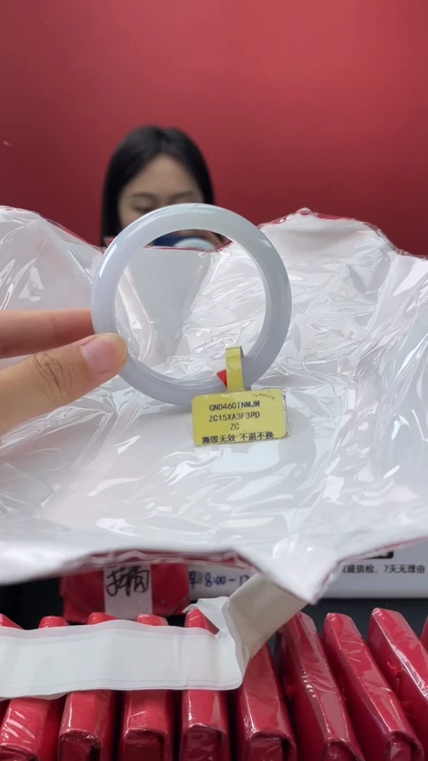 翡翠手镯未镶嵌4       圈口53.2