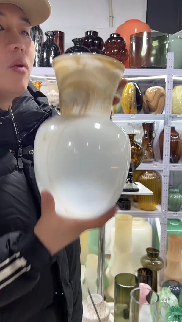 黄白勾丝水墨花瓶微瑕介意勿拍