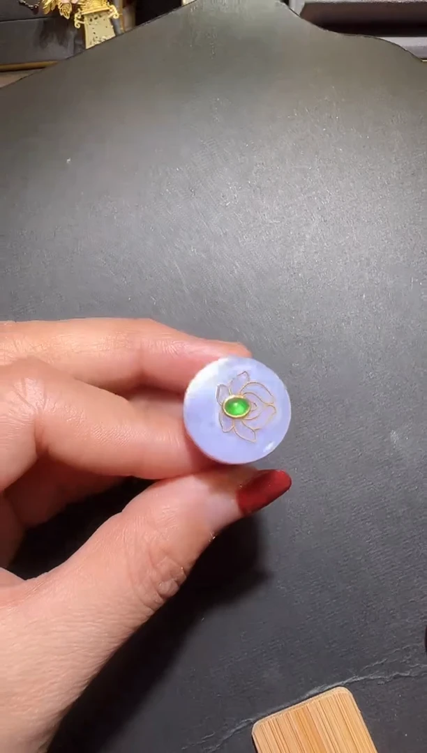 18K金镶嵌戒指翡翠翡翠紫罗兰戒指（旁边有棉线）