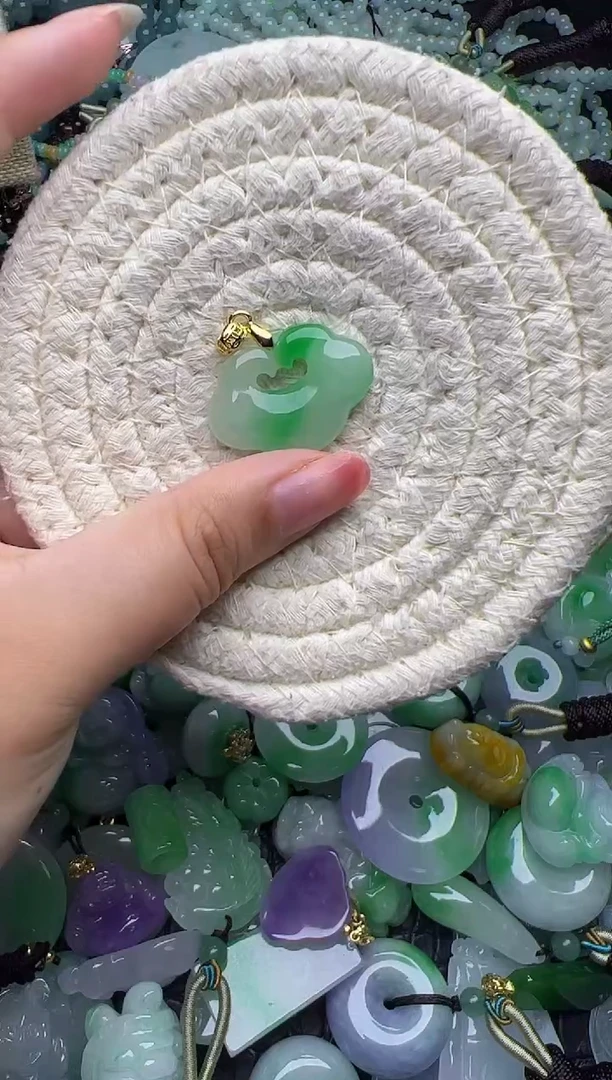 翡翠未镶嵌颈饰天然缅甸翡翠吊坠