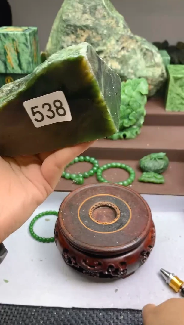 和田玉（碧玉）未镶嵌珠宝半成品1