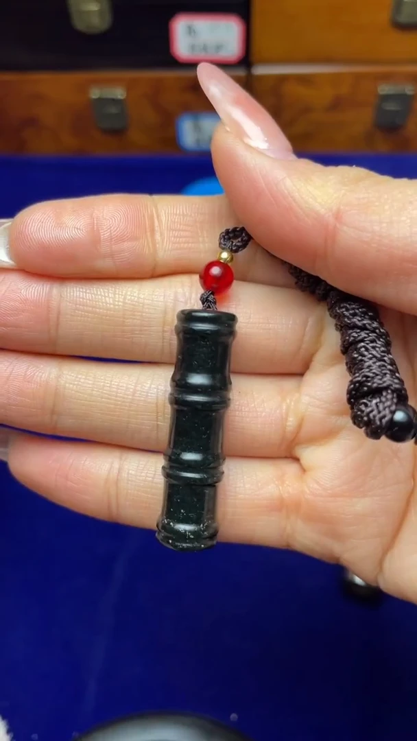 未镶嵌和田玉把件似***、和田玉