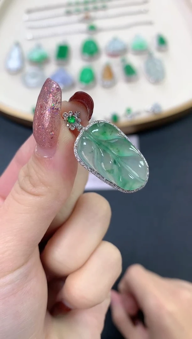 【闪购商品】翡翠吊坠(不含链)18K金镶嵌4880