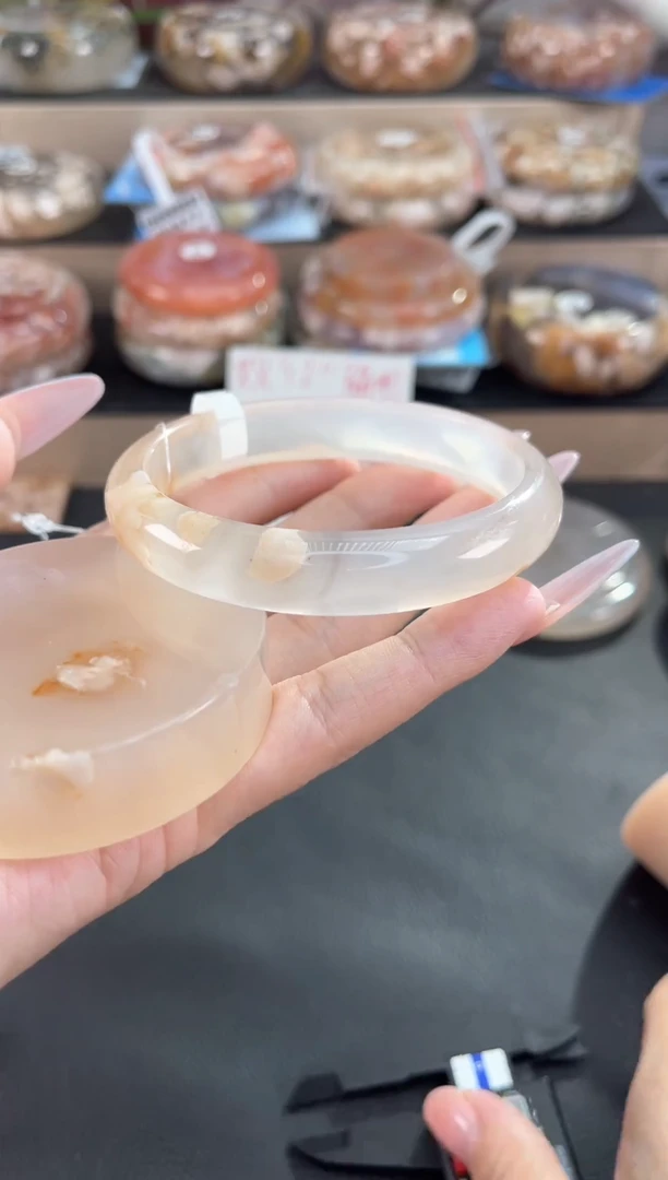 未镶嵌手镯石英质玉61