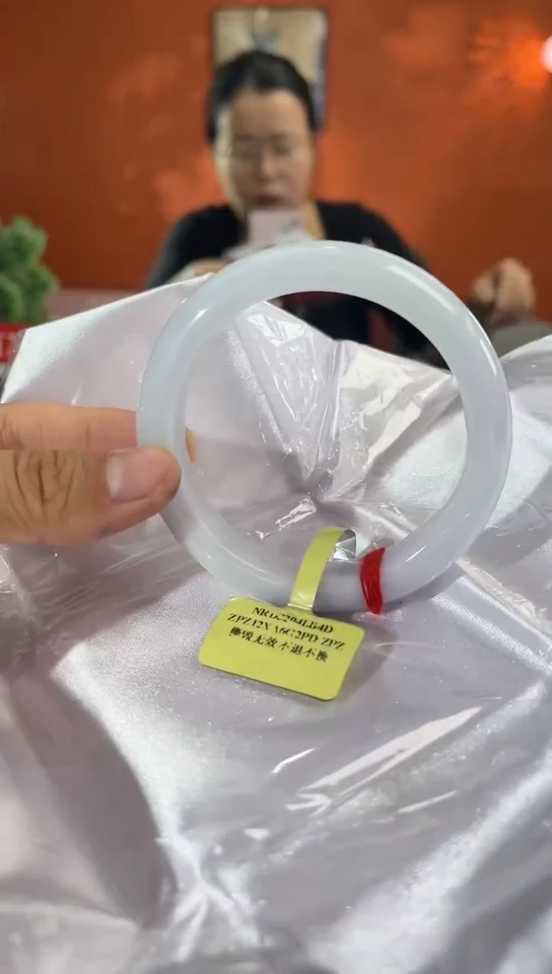 未镶嵌手镯翡翠5         圈口58