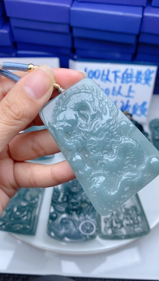 翡翠未镶嵌颈饰