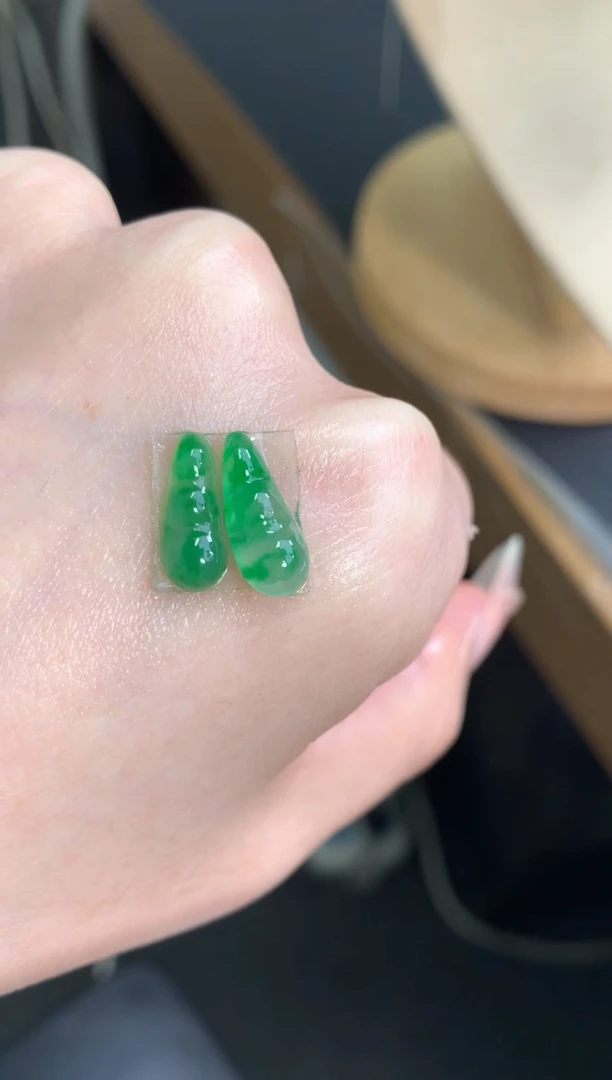 未镶嵌定制翡翠一对豆子