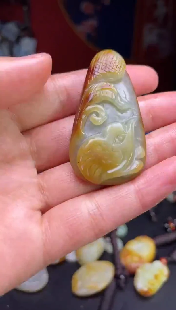 颈饰未镶嵌和田玉1