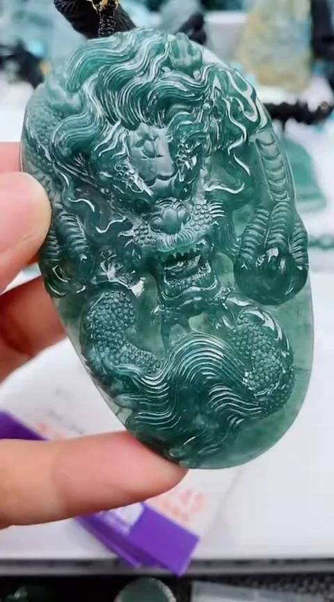 翡翠未镶嵌颈饰
