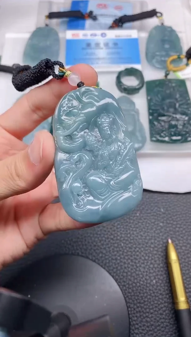颈饰未镶嵌翡翠