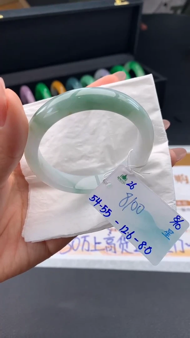 未镶嵌手镯翡翠自带#送人#，联系客服核对地址~
