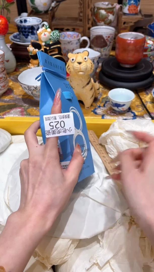 【闪购商品】瓷片蓝色蓬松洗发水258ml