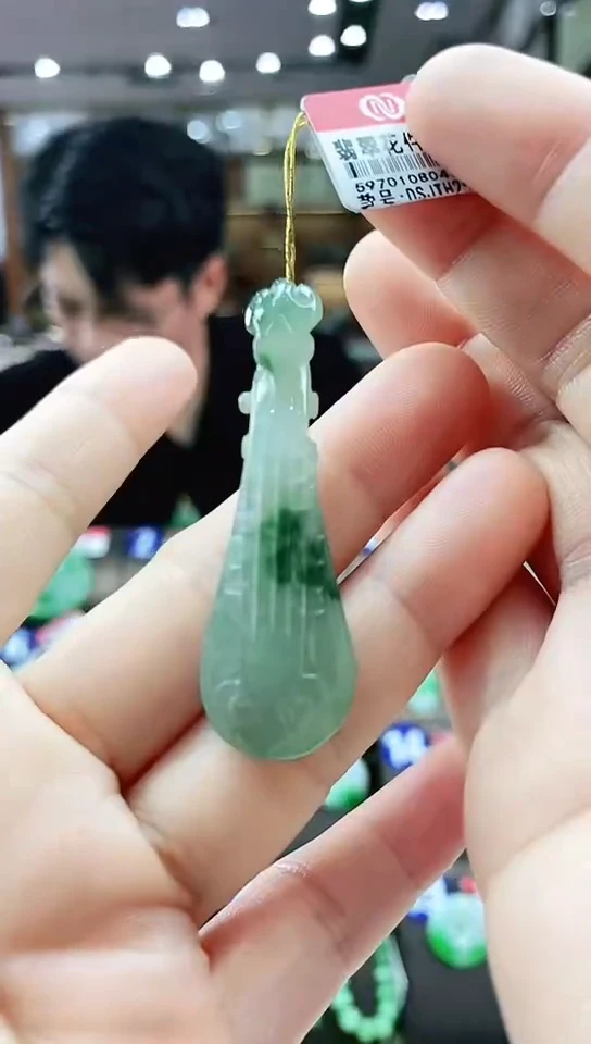 颈饰未镶嵌翡翠琵琶