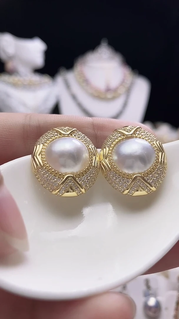 【闪购商品】拼合珍珠（马贝珠）耳钉银S925镶嵌海水马贝耳钉