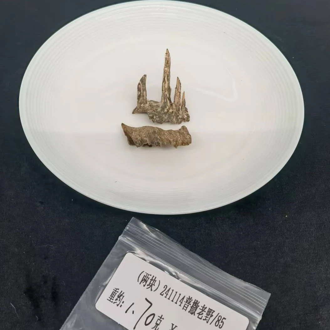 （两块）重约1.70克  241114普撒老野/85（料） 天然木艺