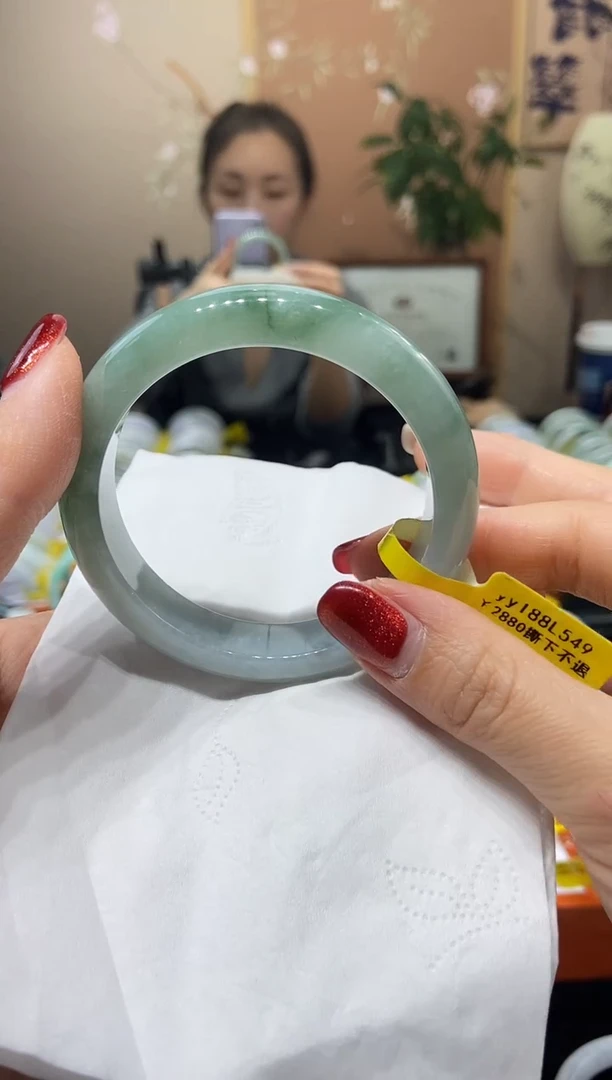 【闪购商品】翡翠手镯未镶嵌54.9圈口