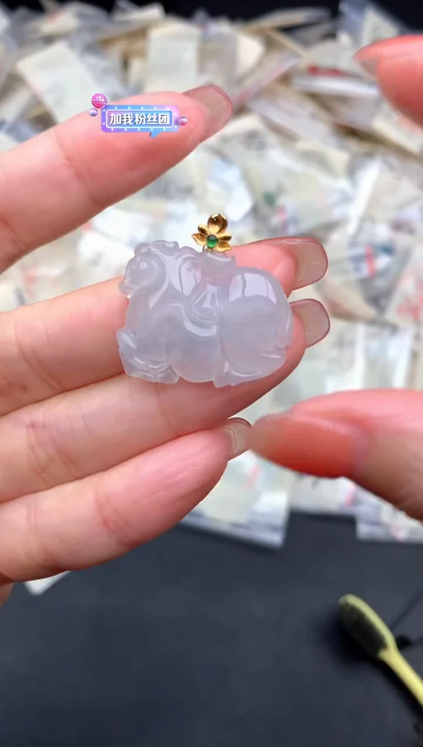 翡翠挂件18K金镶嵌一