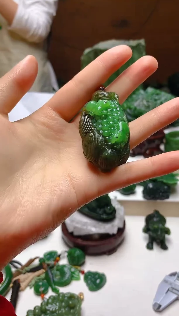 颈饰未镶嵌和田玉（碧玉）1