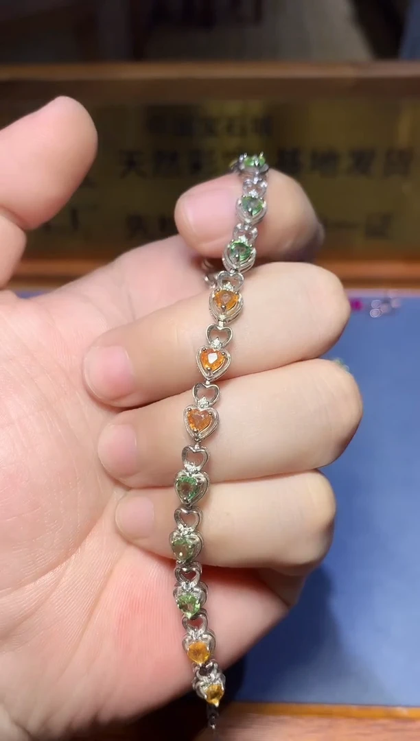 【闪购商品】蓝宝石手链银S925镶嵌........