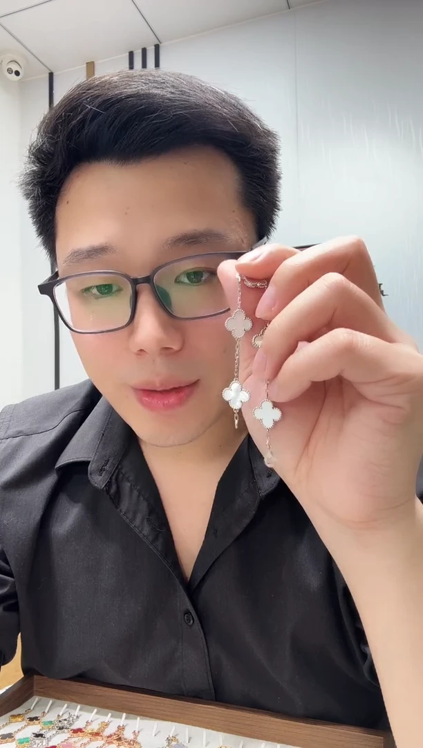 18K金镶嵌贝壳（贝母）手链一****?白色k白，五花手链