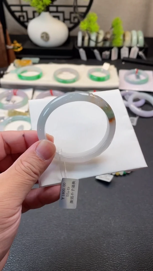 翡翠手镯未镶嵌55贵妃 有纹裂雕花