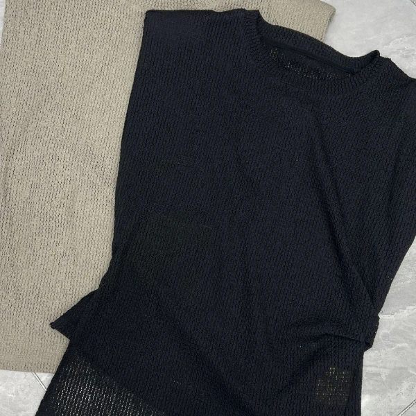 【红红家】春夏季新款欧货垫肩无袖圆领收腰褶皱不规则上衣显瘦百搭