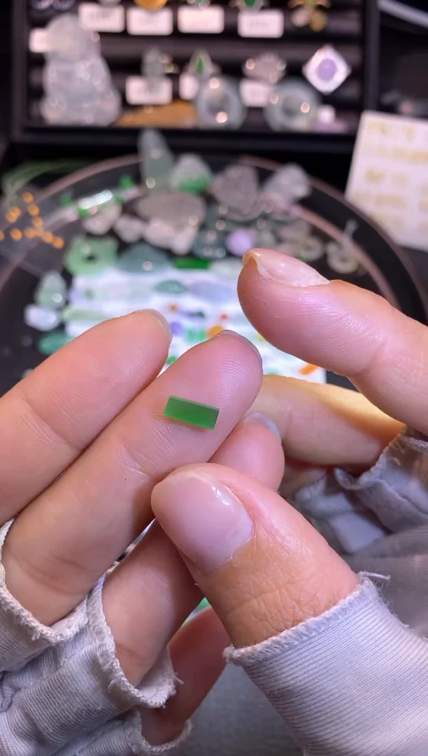 【闪购商品】翡翠挂件未镶嵌柱子