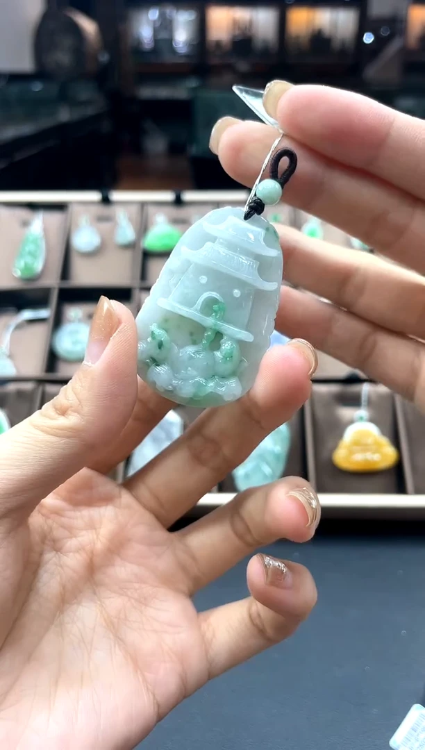 【闪购商品】翡翠颈饰未镶嵌锦鲤牌