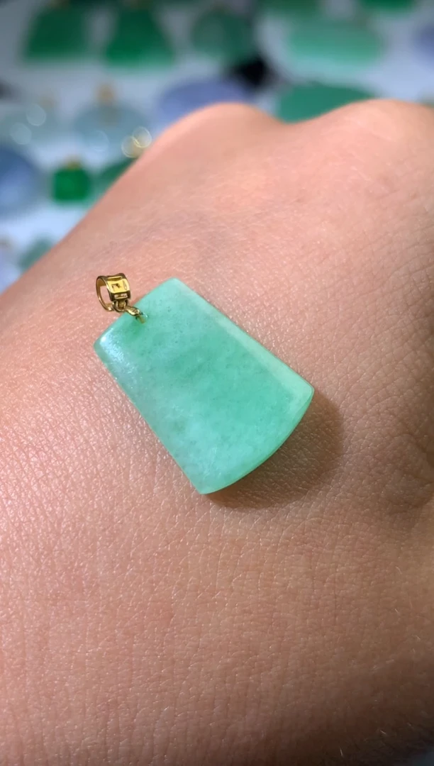 颈饰18K金镶嵌翡翠净货