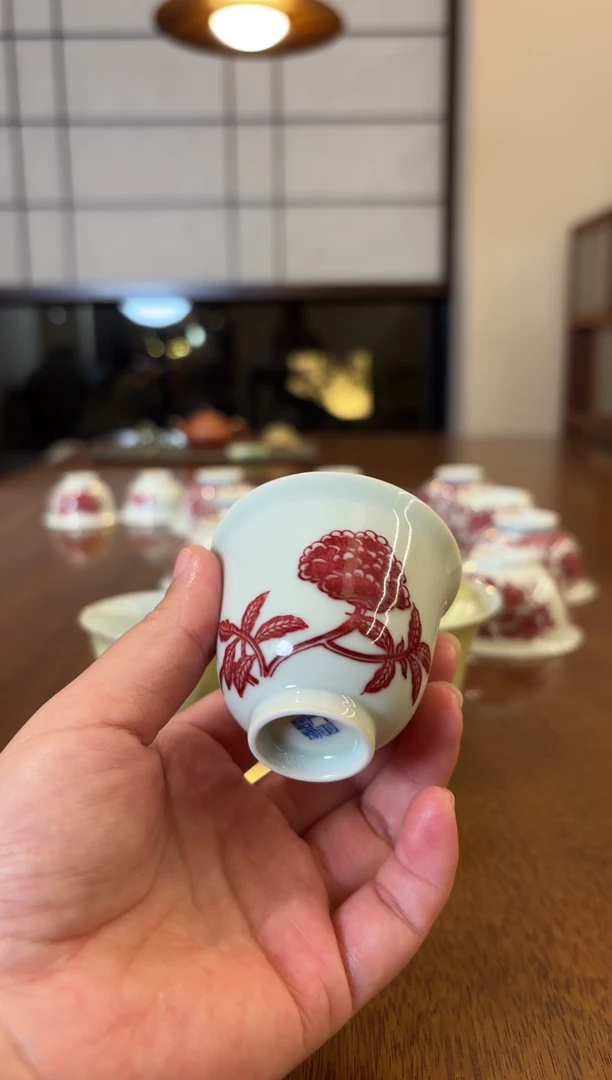 釉里红牡丹杯铃铛杯