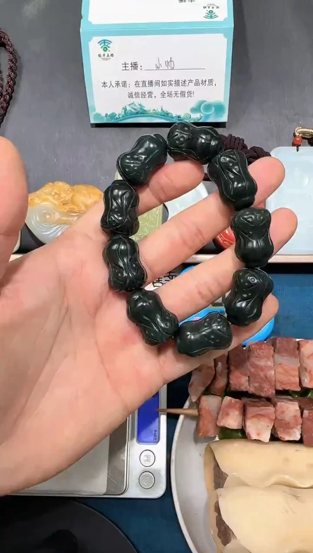 颈饰未镶嵌和田玉巧****丽手串