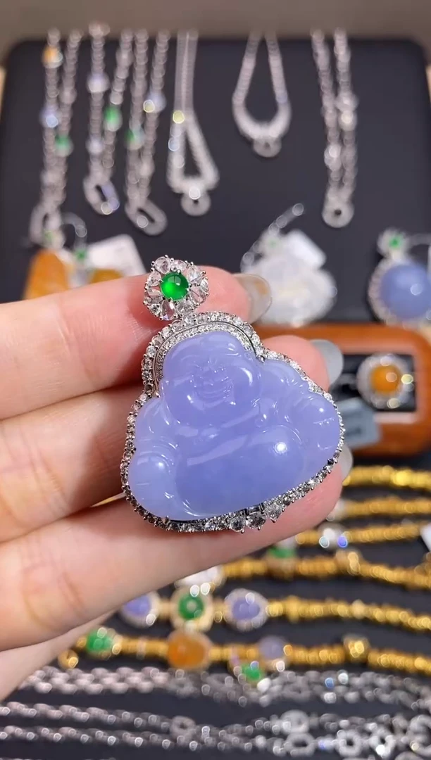 颈饰18K金镶嵌翡翠吊坠