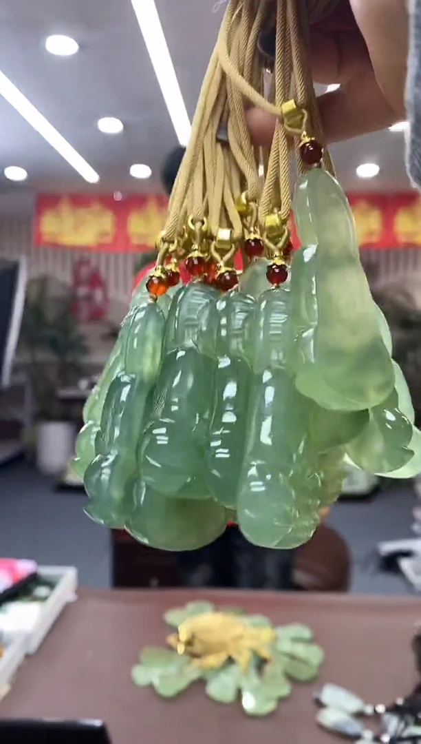 未镶嵌蛇纹石玉吊坠多样式发货随机发一