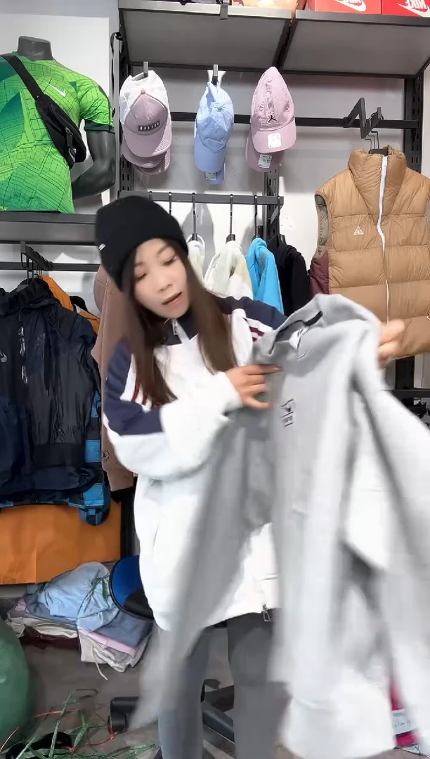 1375  编码 瑕疵款直播间过款为准 尺码    身高  S