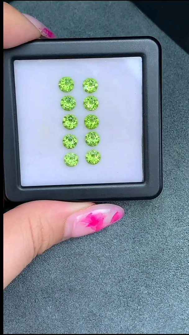 未镶嵌无橄榄石10颗