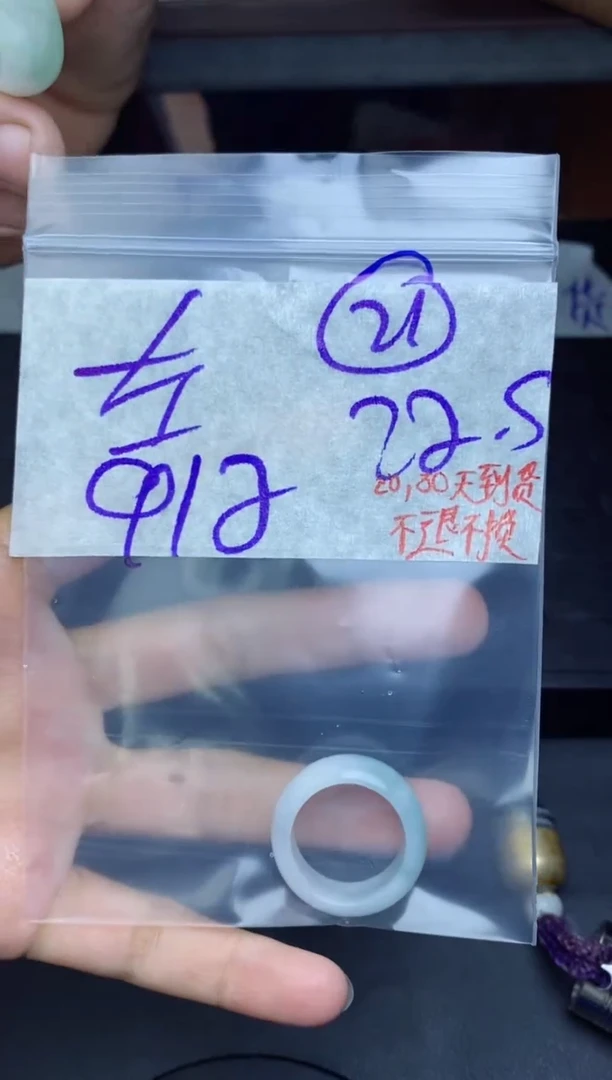 未镶嵌定制翡翠左*袒拍一发一