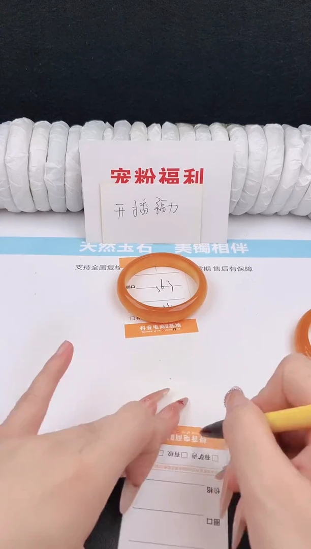 未镶嵌手镯石英质玉1