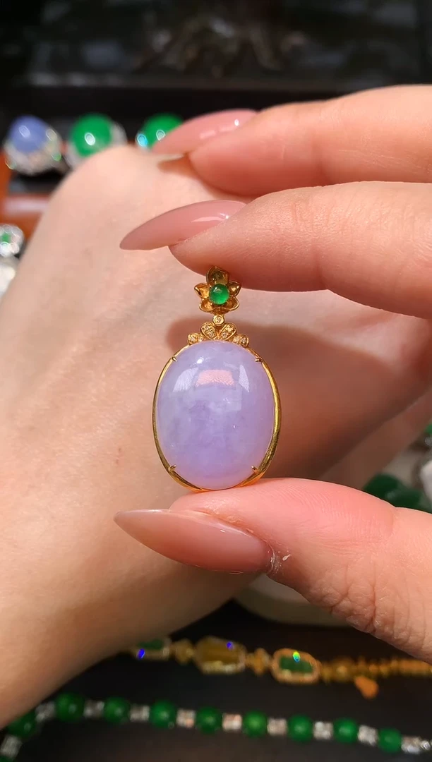 颈饰18K金镶嵌翡翠紫蛋