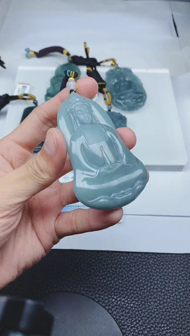 颈饰未镶嵌翡翠