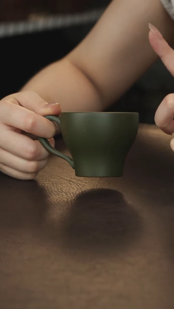 紫砂茶叶罐直播福利墨绿泥把杯约100CC
