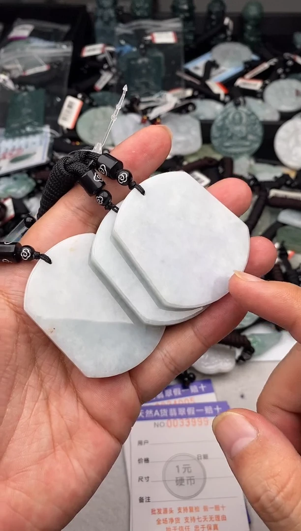 翡翠未镶嵌颈饰多样性发其一