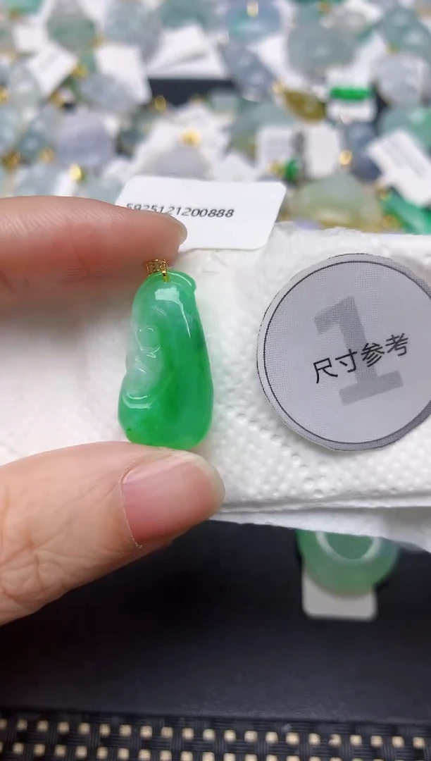 颈饰18K金镶嵌翡翠天然缅甸A货翡翠