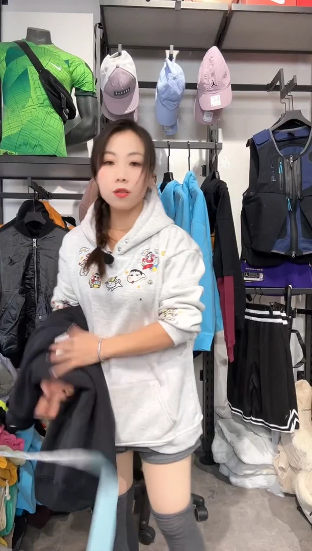 1311编码 瑕疵款直播间过款为准 尺码 180   160 斤