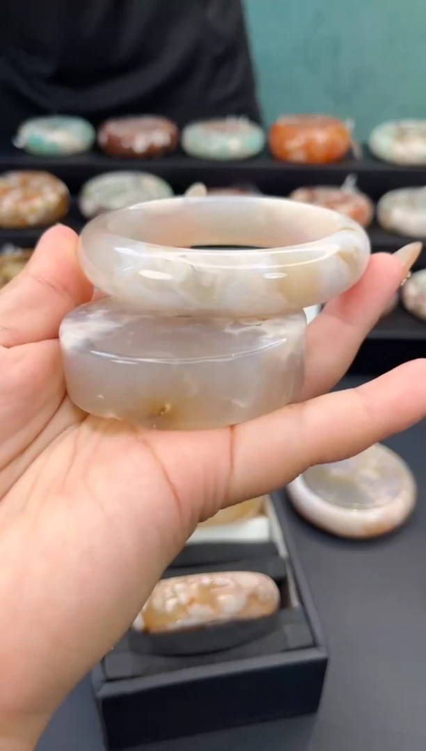 未镶嵌手镯石英质玉（60圈口）赠送镯心 无证书