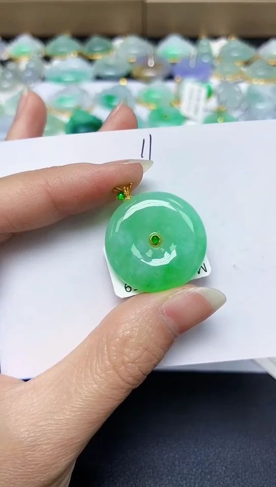 翡翠18K金镶嵌颈饰 天然翡翠A货