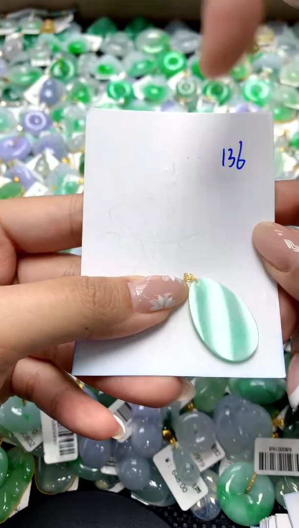 【闪购商品】翡翠颈饰18K金镶嵌111111111111111111