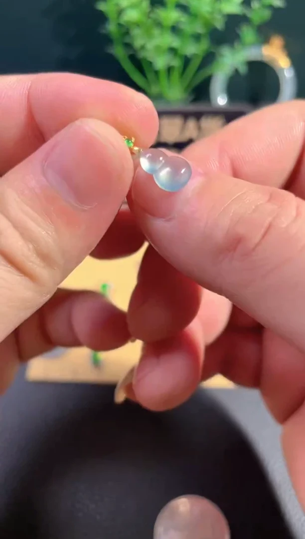 颈饰18K金镶嵌翡翠翡翠