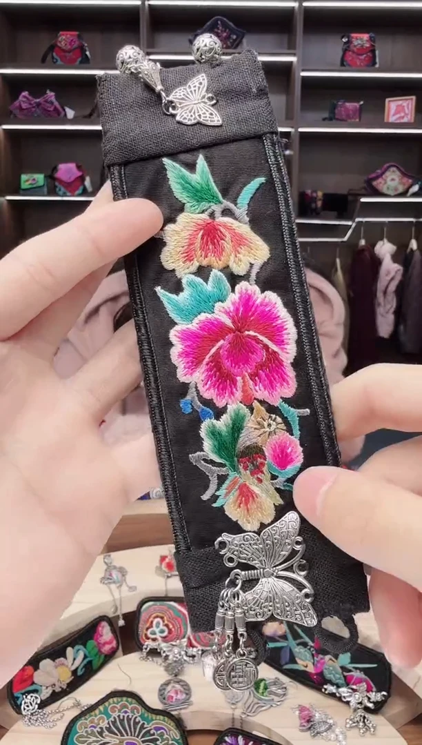 织绣45蒙阿苏苗绣传承店